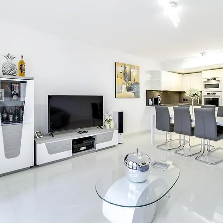 Bay Side Luxe Antibes